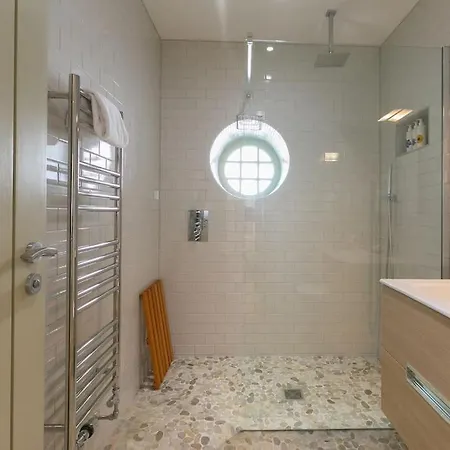 Luxury Lumiere, Sea Views, 3 Bedrooms, Parking Apartment *